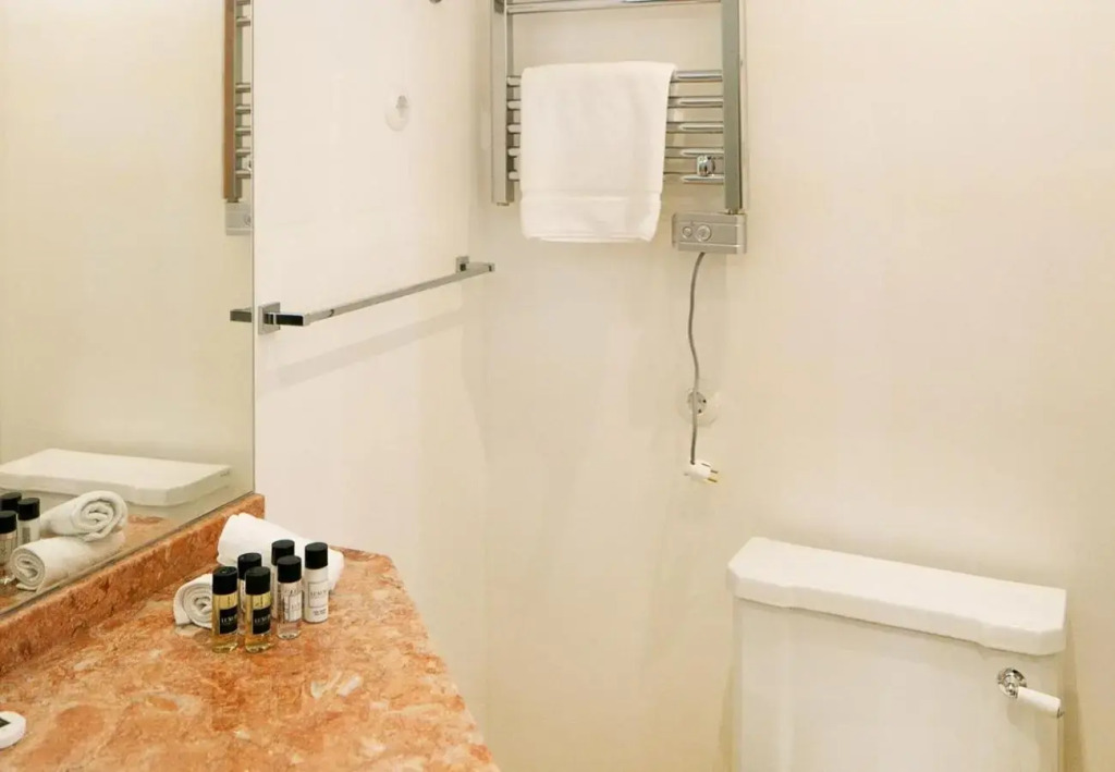 Alfama Deluxe Duplex 53 by Lisbonne Collection
