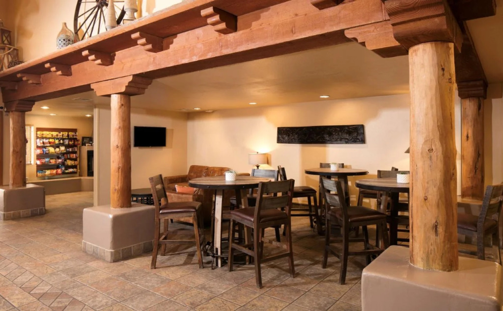Red Lion Inn & Suites Goodyear Newly Renovated