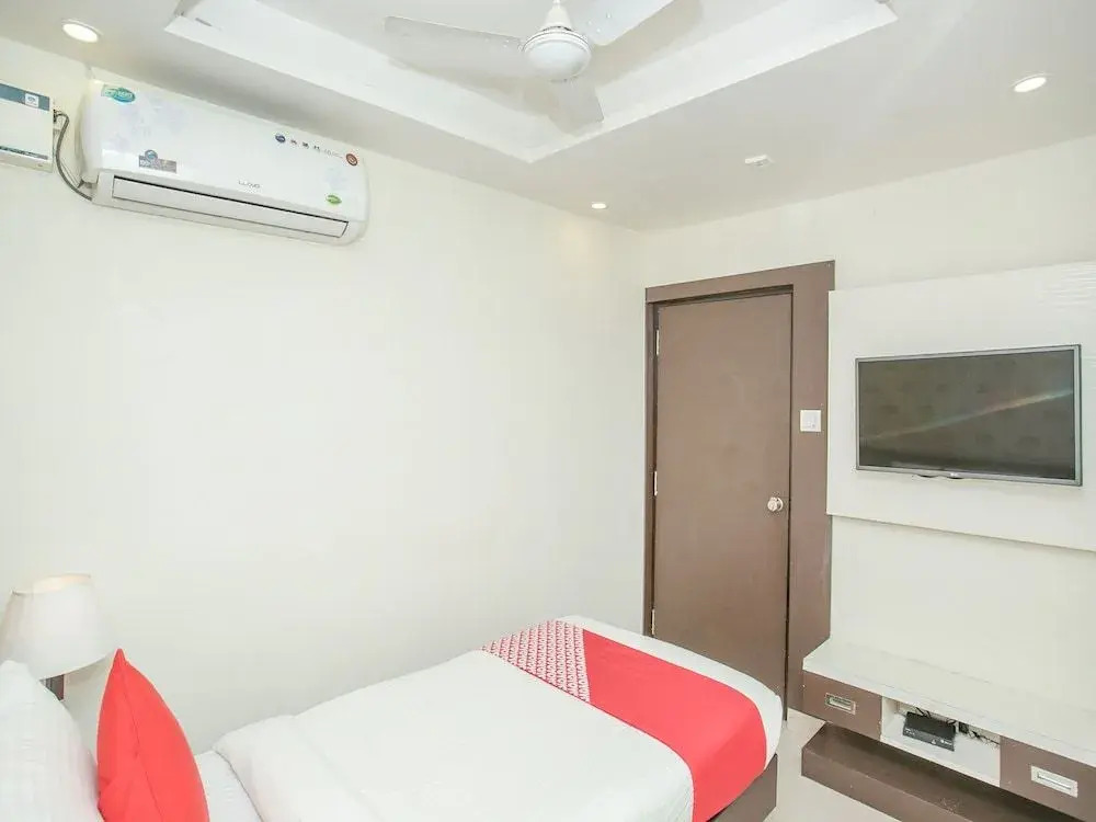 OYO 13786 Rekha Residency