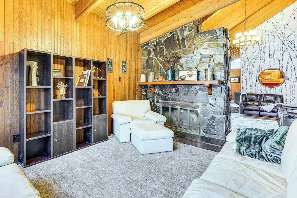 Hike, Ski & Soak! Spacious Anchorage Getaway
