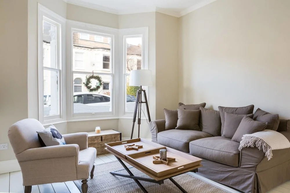 Bright 1BR Modern Home W/terrace in West London
