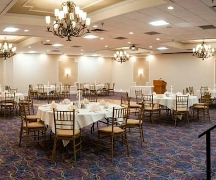 MCM Eleganté Hotel & Conference Center