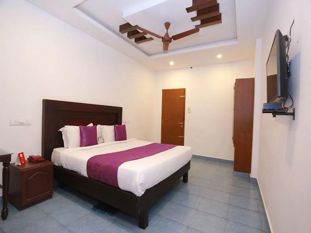 Townhouse Infopark Kochi Malabar Plaza Residency