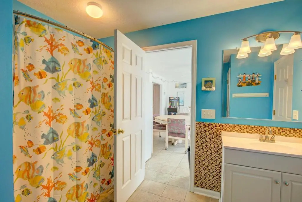 6170 - Poolside Paradise