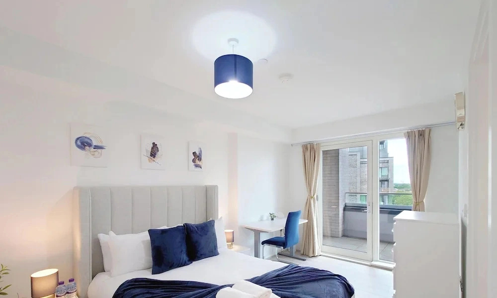 Deluxe Serviced Three Bedroom Apartment