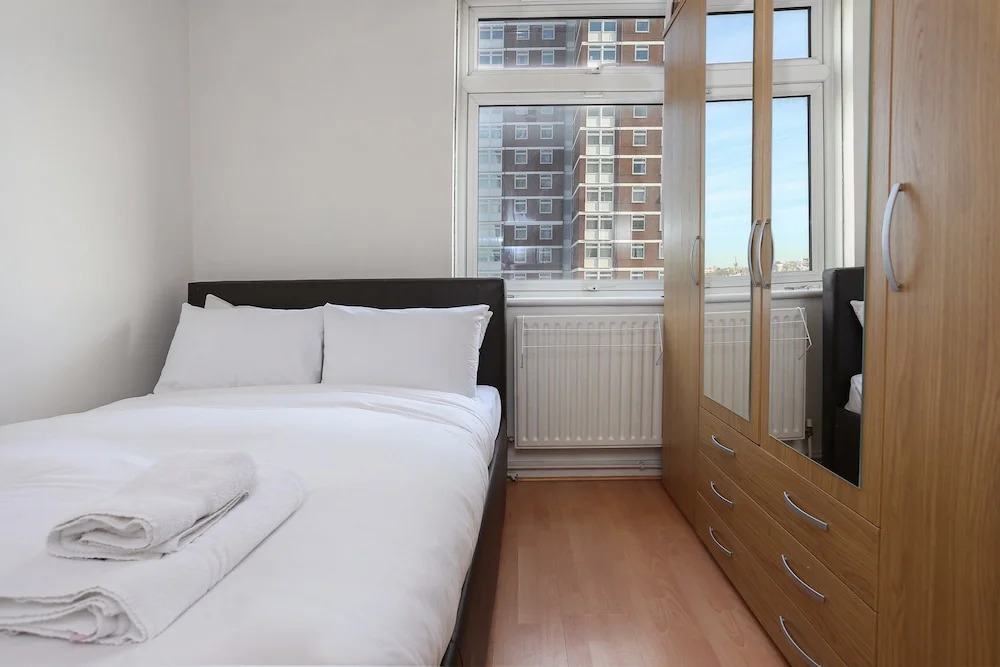 4 Bedroom Apartment in Shepherd's Bush Accommodates 10