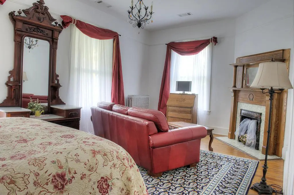 The Jackie O' House Bed and Breakfast