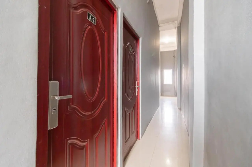 RedDoorz near Palembang Square Mall 2