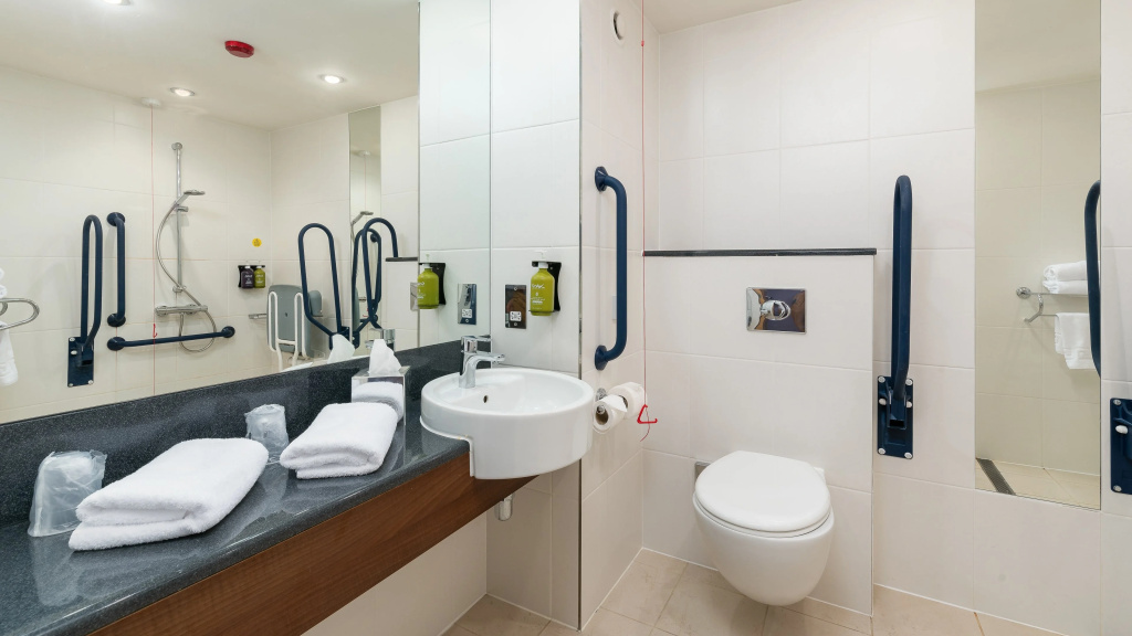 Holiday Inn Express Leigh - Sports Village by IHG