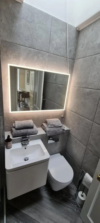Castle Terrace 1 Bed Apartment Looking onto Edinburgh Castle - Sleeps upto 4