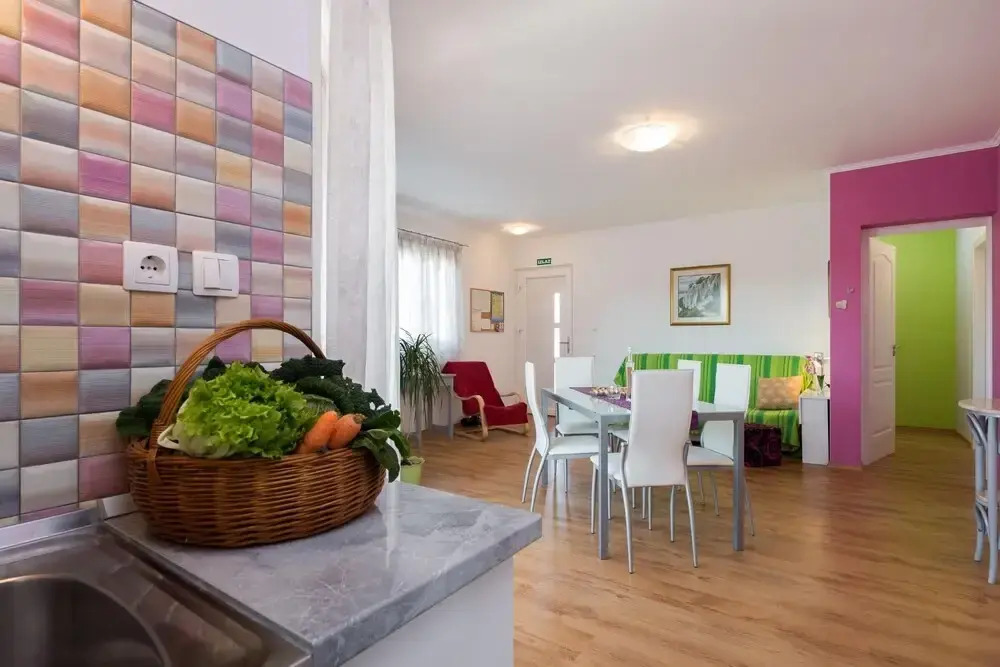 3 - Modern Apartment With Garden, 80m From Beach