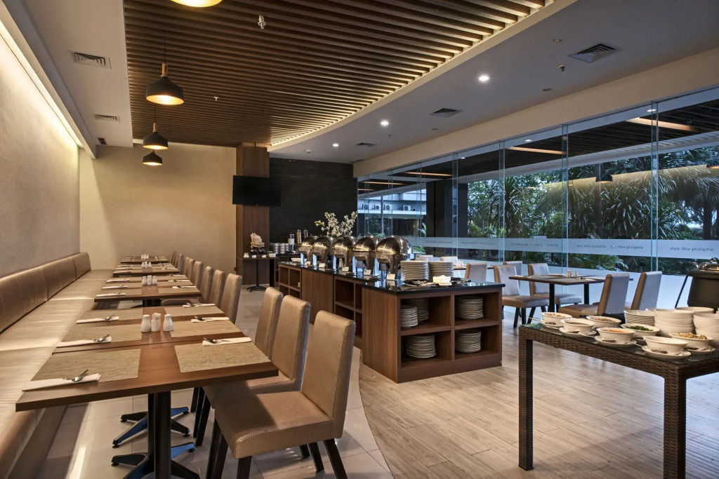 Grand Whiz Poins Simatupang Jakarta