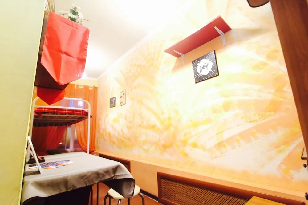 Hollandse Moeder - Hostel