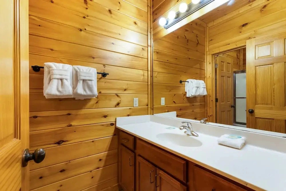 Dogwood Grand Cabin Hot tub and Games
