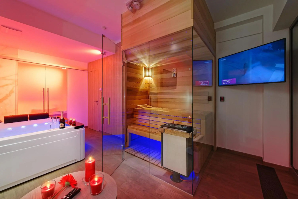Hotel Aura Design & Garden Pool
