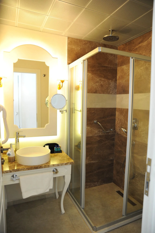 Montebello Deluxe Hotel
