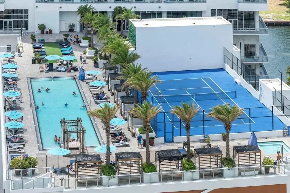 Sunny Balcony - Beautiful Stay for 2 With Ocean Views & Resort Amenities