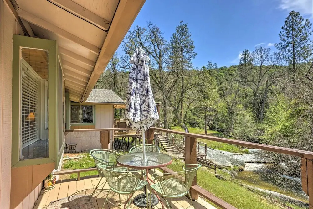 Gorgeous Oakhurst Retreat w/ Swimming Hole!