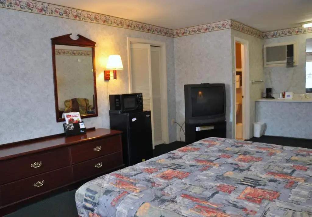 MERRIMAC INN & SUITES
