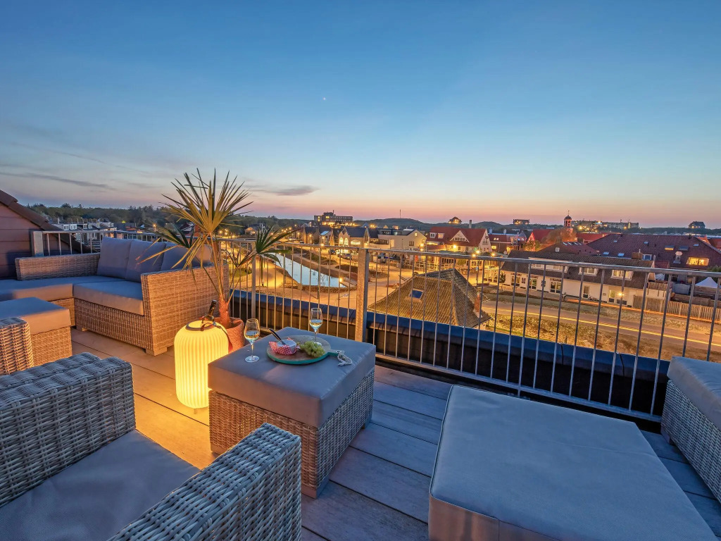 Modern hotel suite, a stone's throw from the sea on Texel