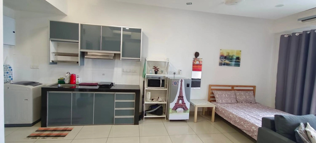 Glenmarie Utropolis Tower 1 by Kroll Home2stay with UNIFI TV Wifi Studio Apt