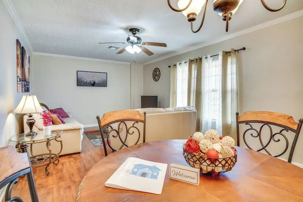 2 Mi to Downtown: Lake Charles Apartment