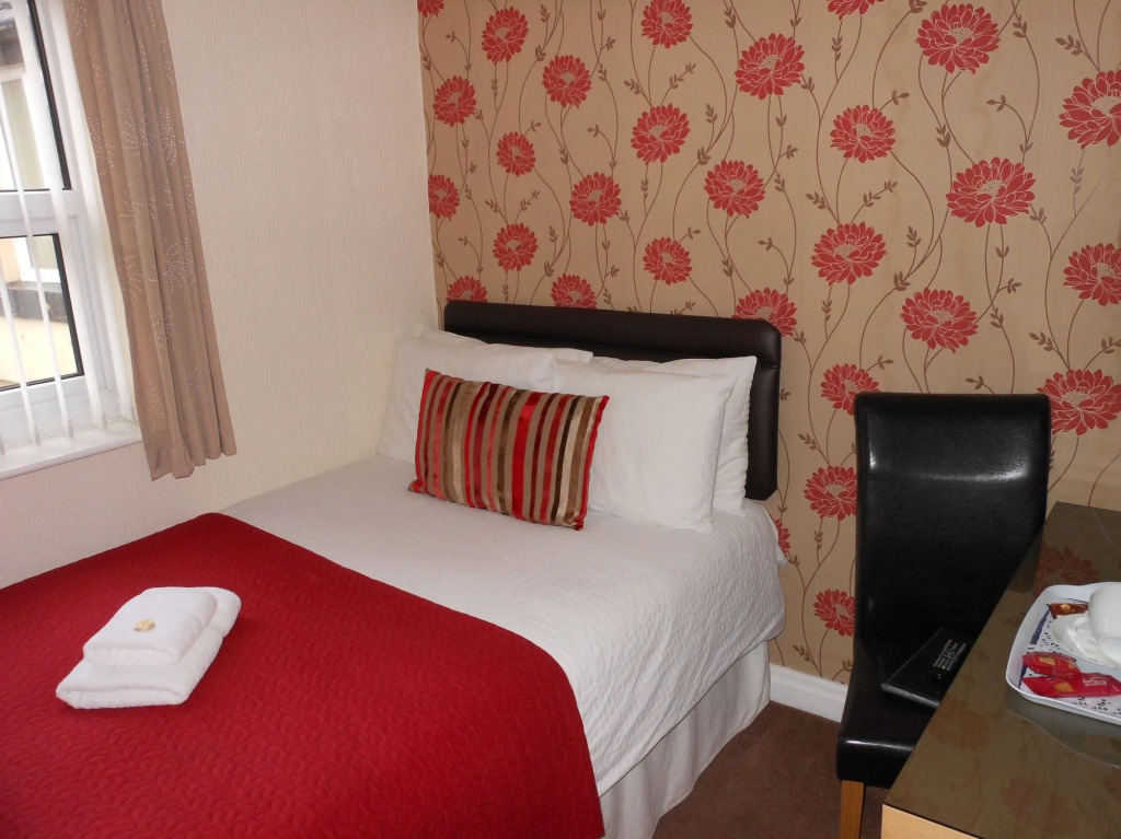 New Bond Hotel