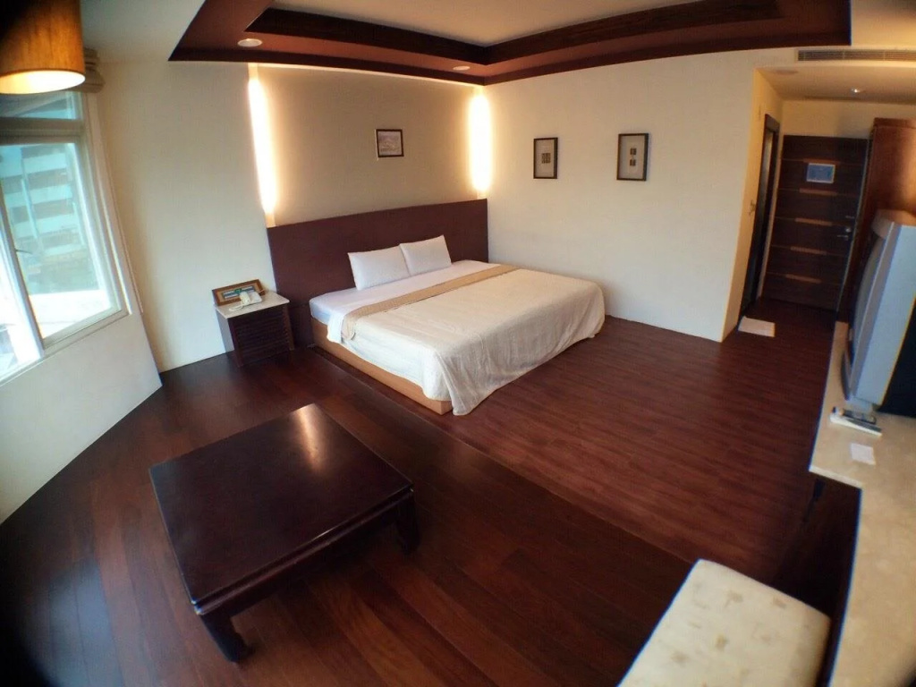 Debonair Hotel