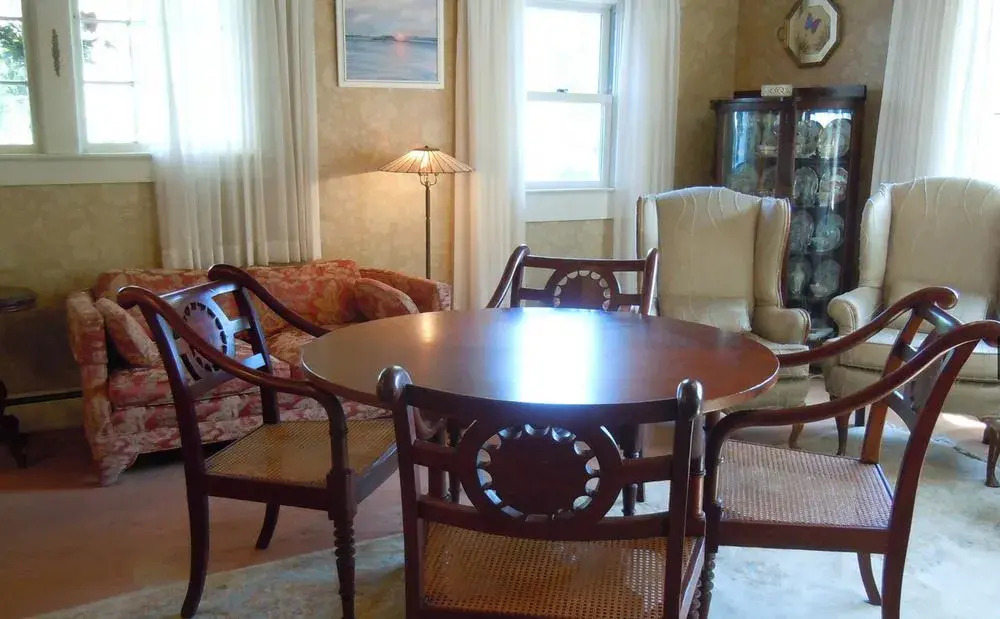 Tidewater Inn