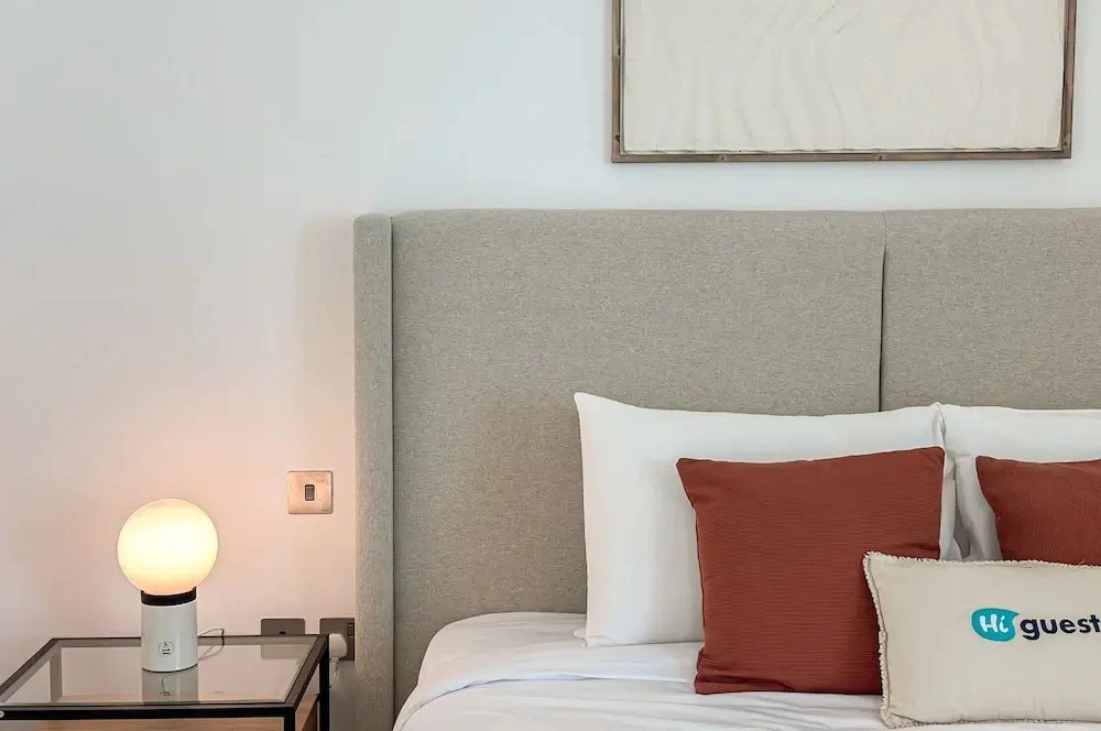 HiGuests - Azure Residences