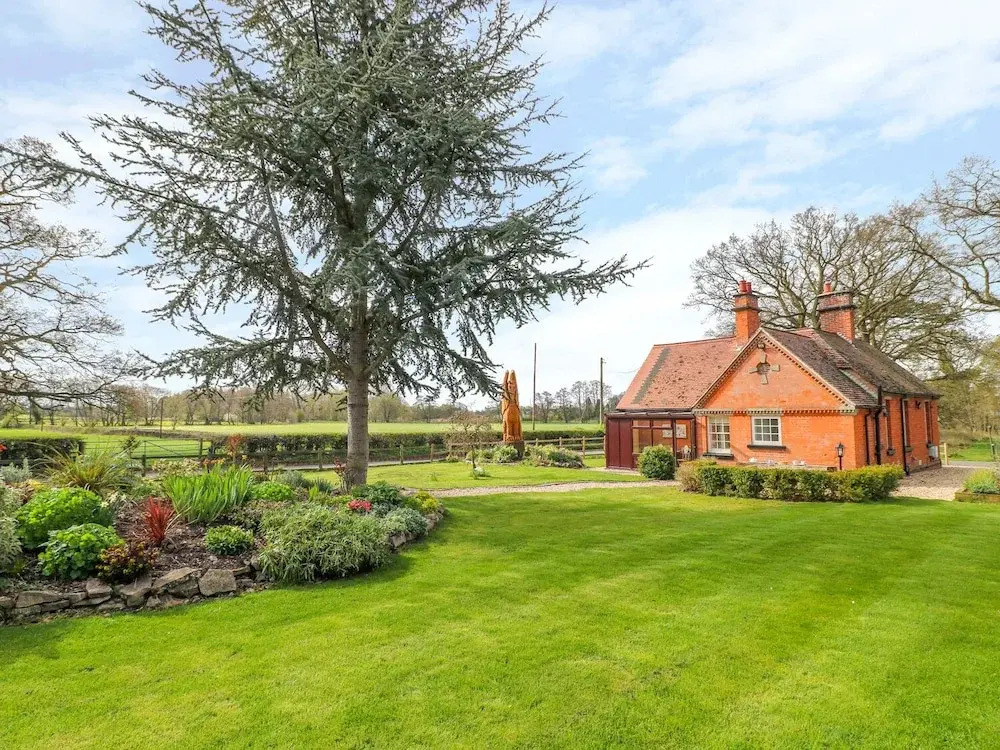 South Lodge - Longford Hall Farm Holiday Cottages