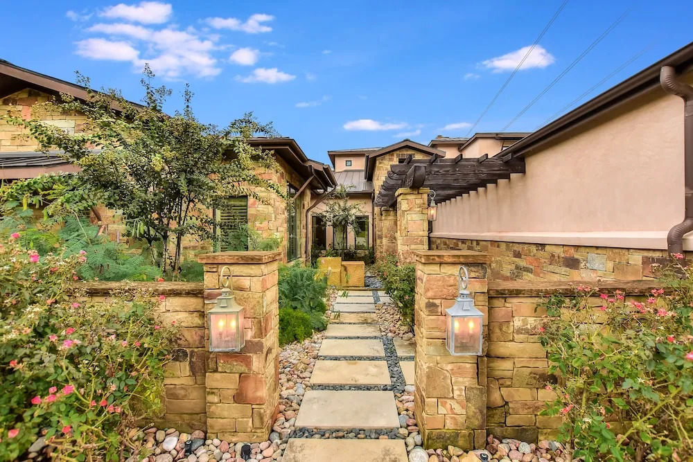 Big View Drive Home 7 Bedrooms 6.5 Bathrooms Home