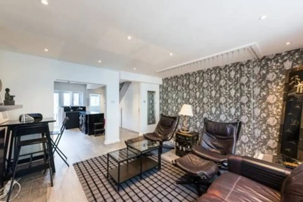 Prime Pimlico 3 Bedroom Flat With Roof Terrace