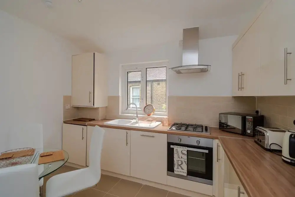 Bright 2 Bedroom Flat Easy Access to London Bridge