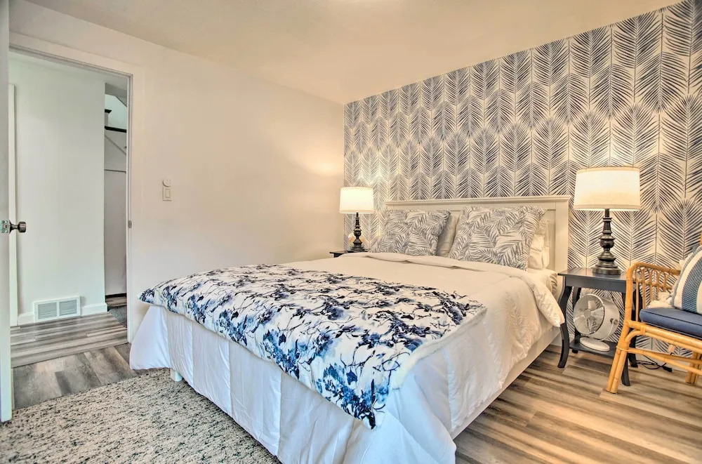 5 Mi to Mashpee Commons: Coastal Mashpee Condo