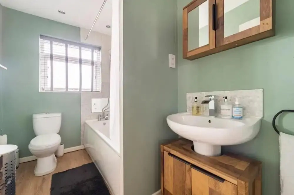 House With Modern Interior, Conveniently Located