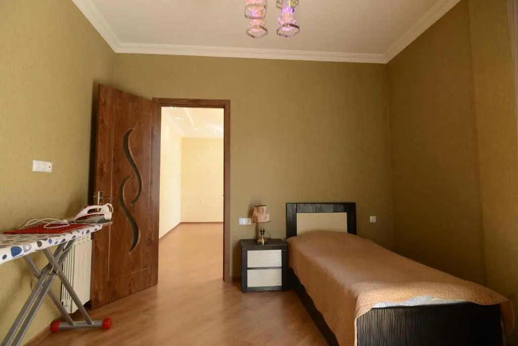 Teo's Apart N1