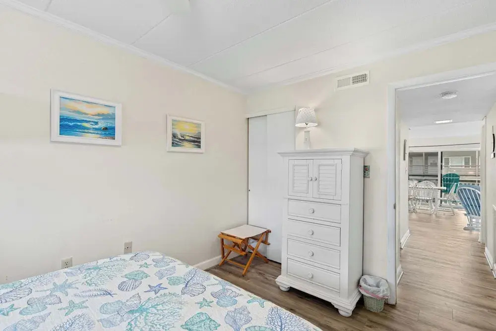 Salty Sands 4 208 2BR Ocean-block Condo, Balcony, Beach Gear & Parking