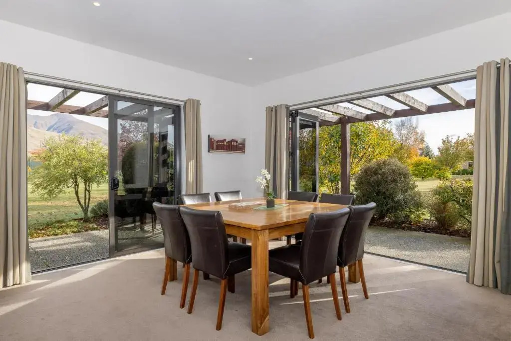 Lake Wanaka Villas at Hertiage Village Country Res