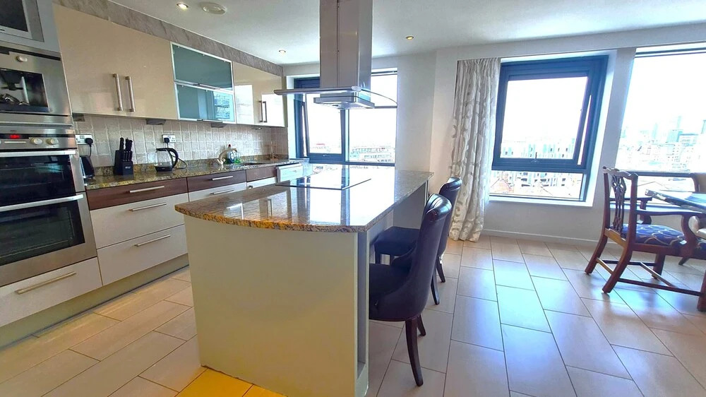 5 Bedroom 3 Bathroom Penthouse Apartment