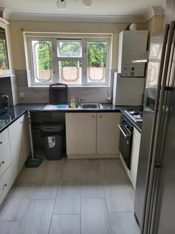 Elegant Home in Dagenham with free wi fi & free parking