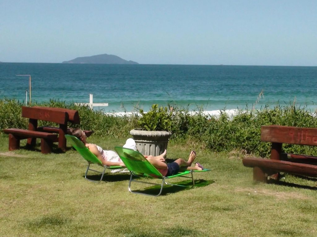 PRAIA 4 ILHAS Apartamento 1 Quarto a 60M Da Praia AR WIFI