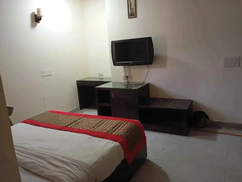 Hotel Royal India - South City 1