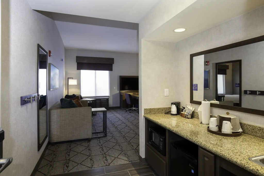 Hampton Inn & Suites Windsor-Sonoma Wine Country
