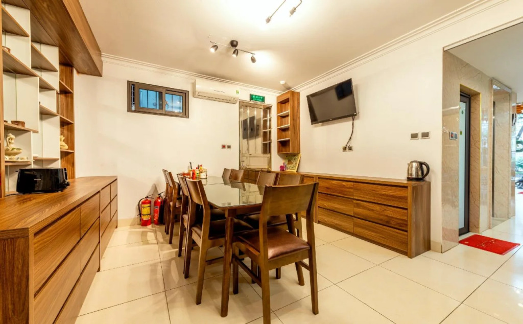 Westlake Tay Ho Hotel 696 Lạc Long Quân