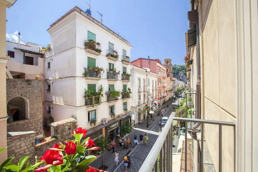 Deluxe Home in Sorrento Old Town with Balconies