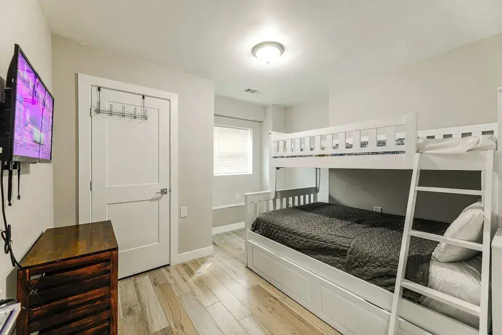 Game Room! Waterfront Group Haven in Ocean Pines