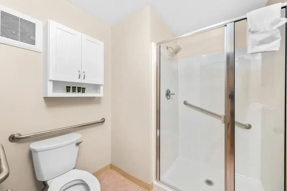 Gold Coast Inn ⁀➷ Breathtaking Sunsets ➠ Standard Lake View Room ➠ 106