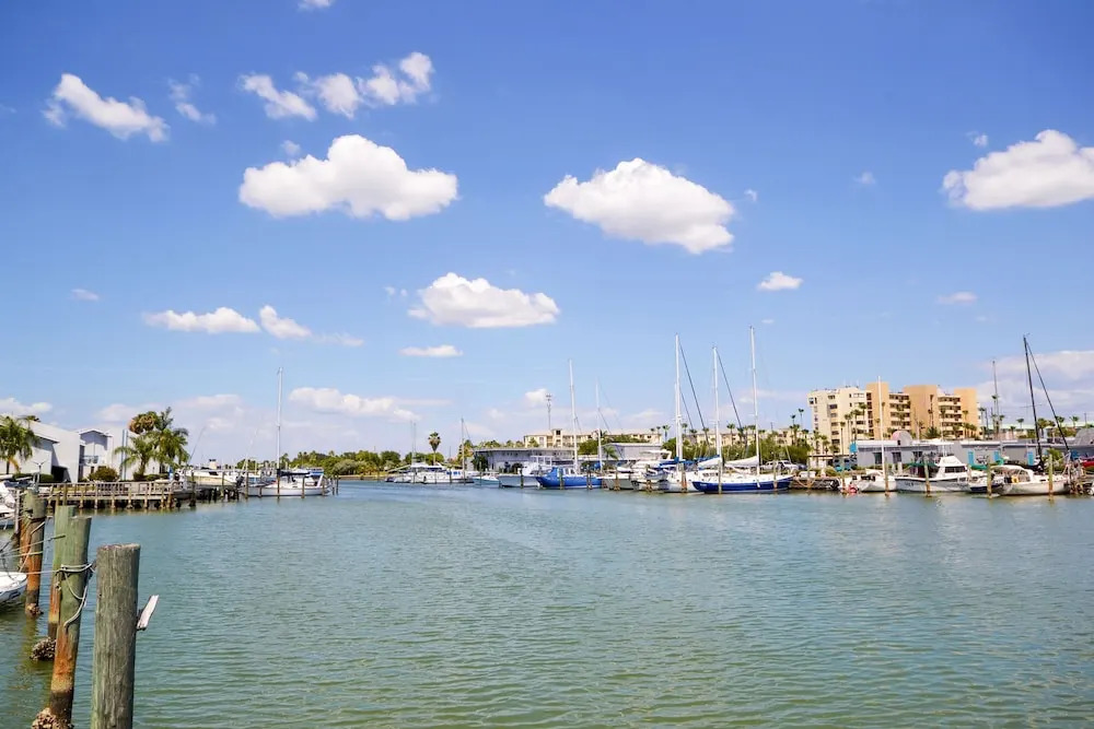 Madeira Beach H-210 by Vtrips