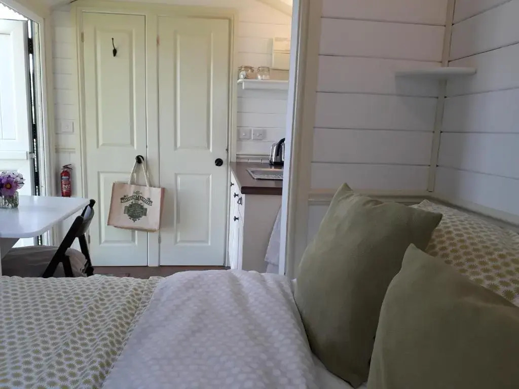 Romantic Shepherds Hut, Kenilworth